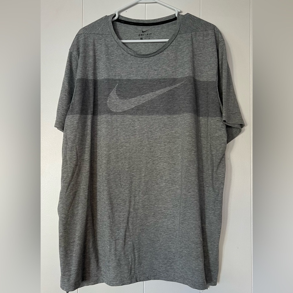 Nike Dry Fit Men’s Short Sleeve Gray T-shirt 1064
